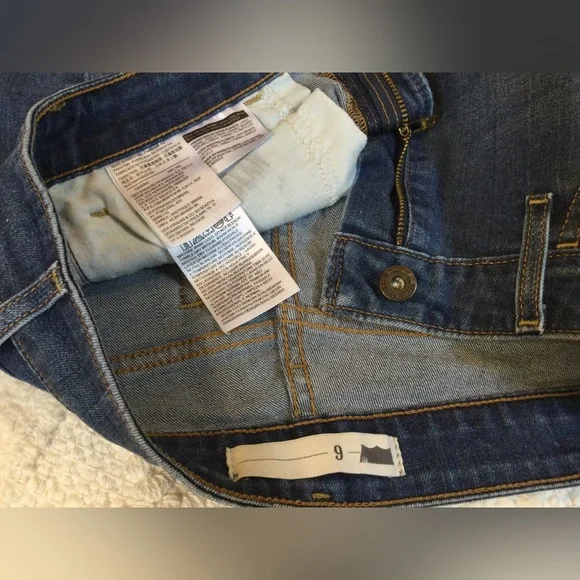 💘5xHP!💘 Levi’s | Cut Off Jean Shorts, Size 6 - Picture 14 of 16